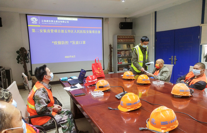 1661758620411769.jpg (小圖)分發(fā)口罩.jpg